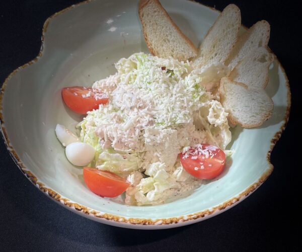 Салат Цезарь с курицей
